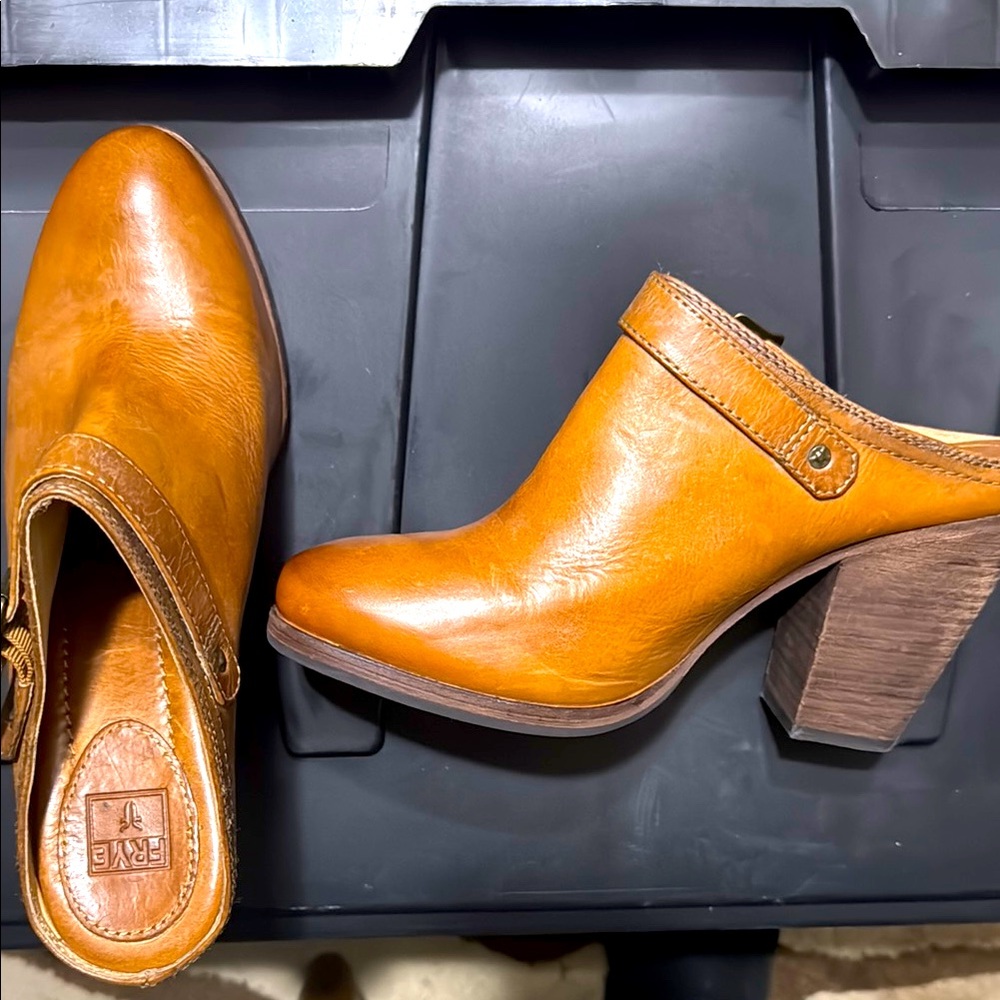 Frye Women's Brown Leather Block Heel Mules